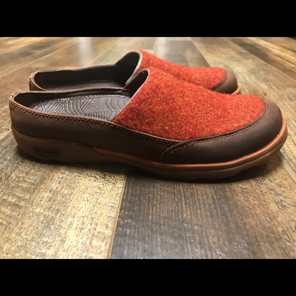 Chaco Red felt brown leather mules 7.5